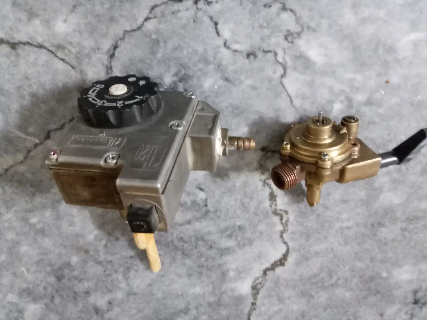 رگلاتور و دستگاه ابگرمکن|آبگرمکن، پکیج، شوفاژ|خواف, |دیوار