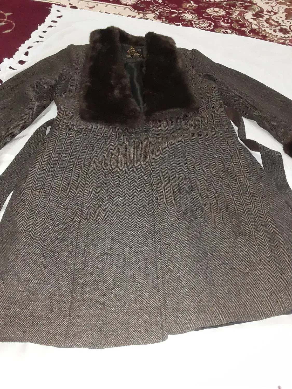 پالتو|لباس|خوی, |دیوار