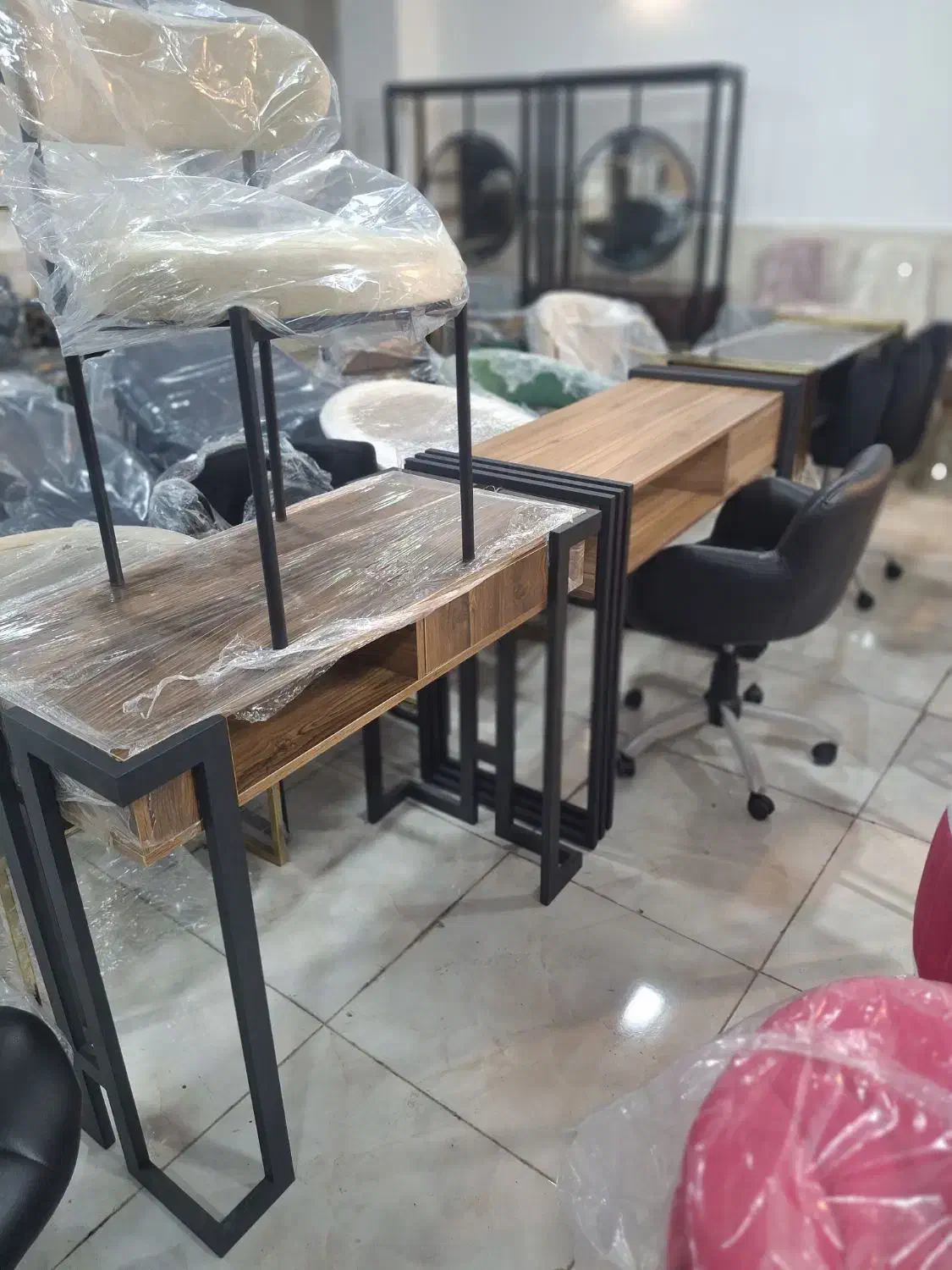 میزناخن کاری|آرایشگاه و سالنهای زیبایی|رشت, امین الضرب|دیوار