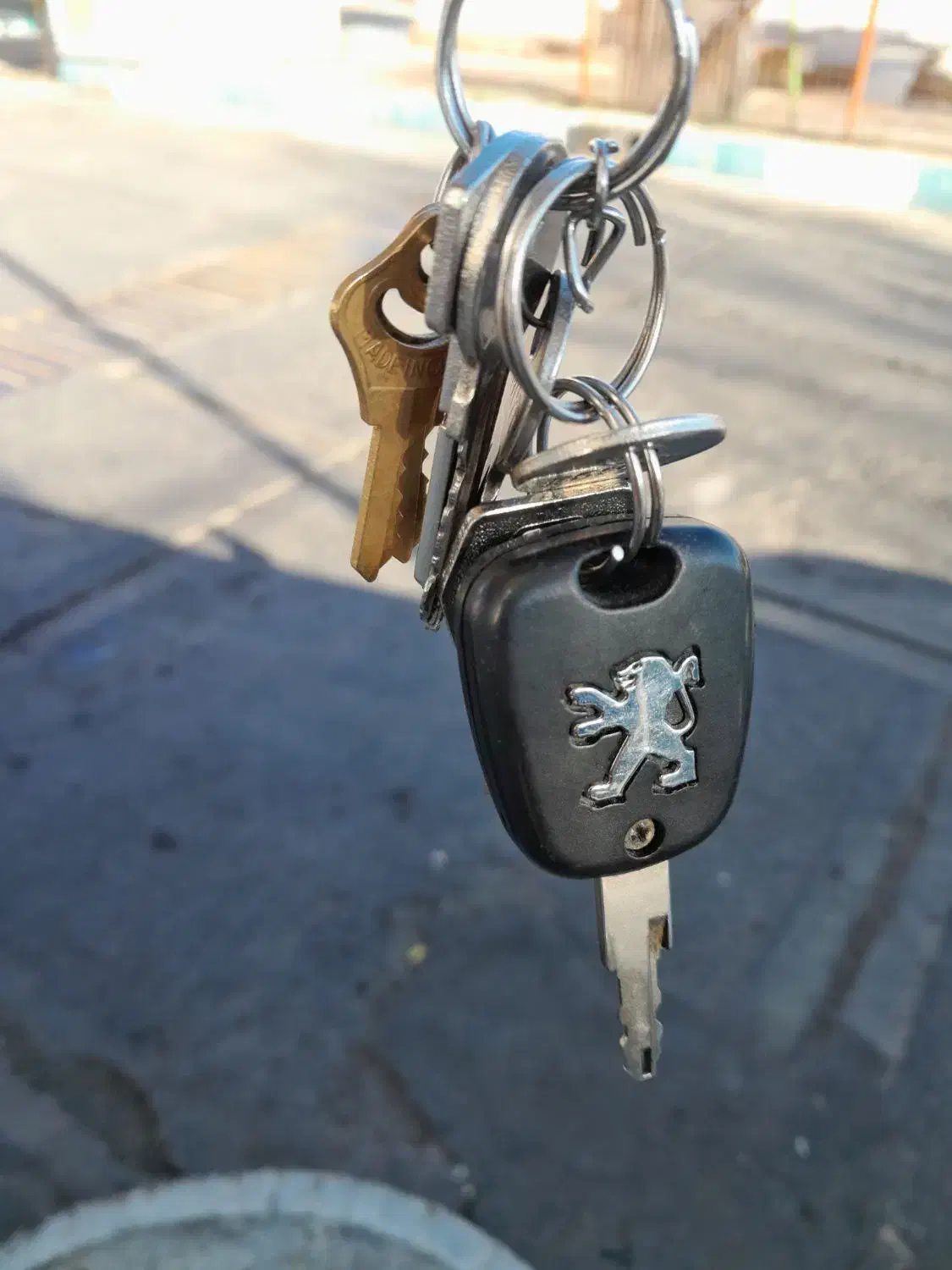 دسته کلید پیدا شده|اشیا|مرند, |دیوار