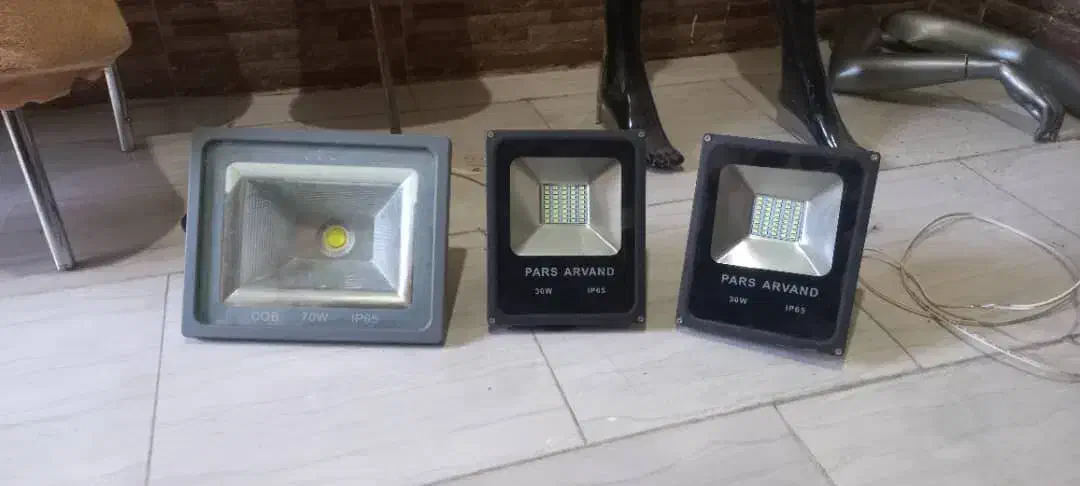 پروژکتور و لامپ مهتابی ال ای دی|لامپ و چراغ|گرگان, |دیوار