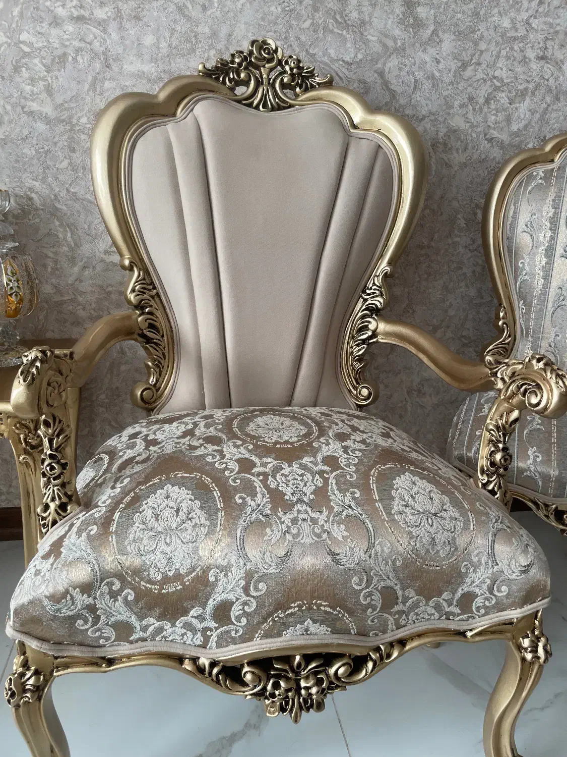 مبل سلطنتی ۹ نفره و ویترین|مبلمان خانگی و میز عسلی|اصفهان, الهیه|دیوار