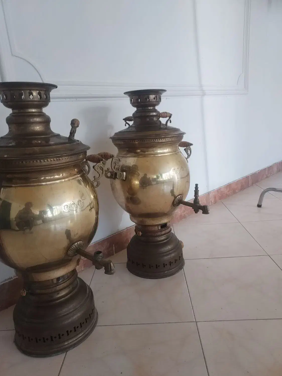 سماور برنجی بزرگ|کلکسیون اشیاء عتیقه|چهارباغ, |دیوار