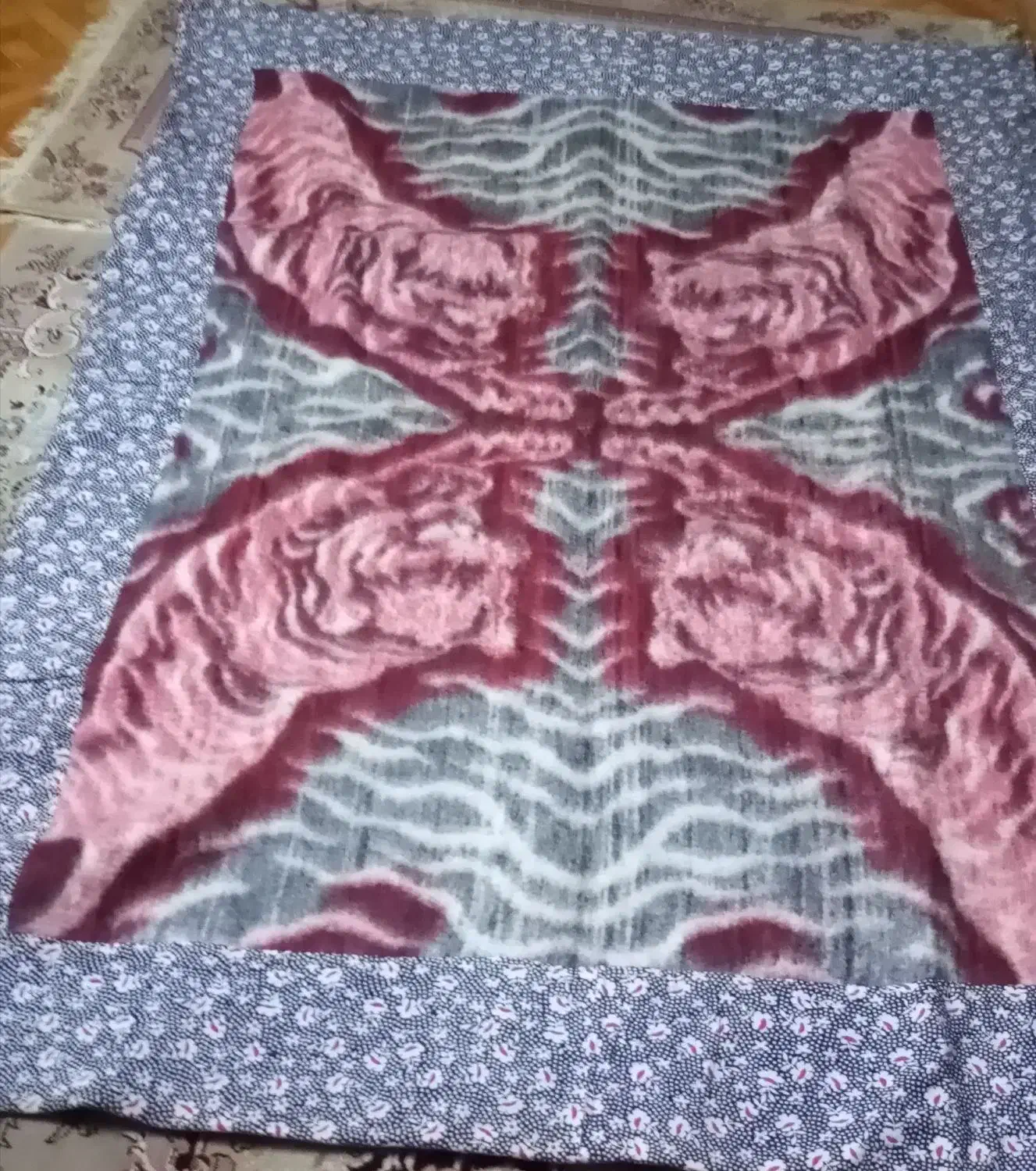 پتوی 4 پلنگه ملافه شده درفردیس|رختخواب، بالش، پتو|فردیس, فردیس|دیوار