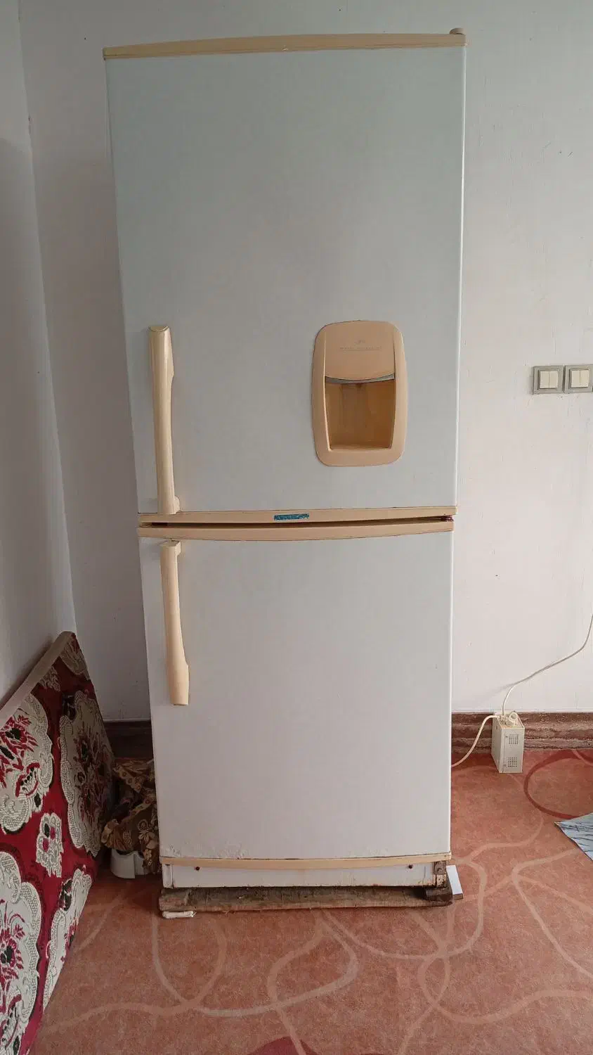 یخچال|یخچال و فریزر|لشت نشا, |دیوار