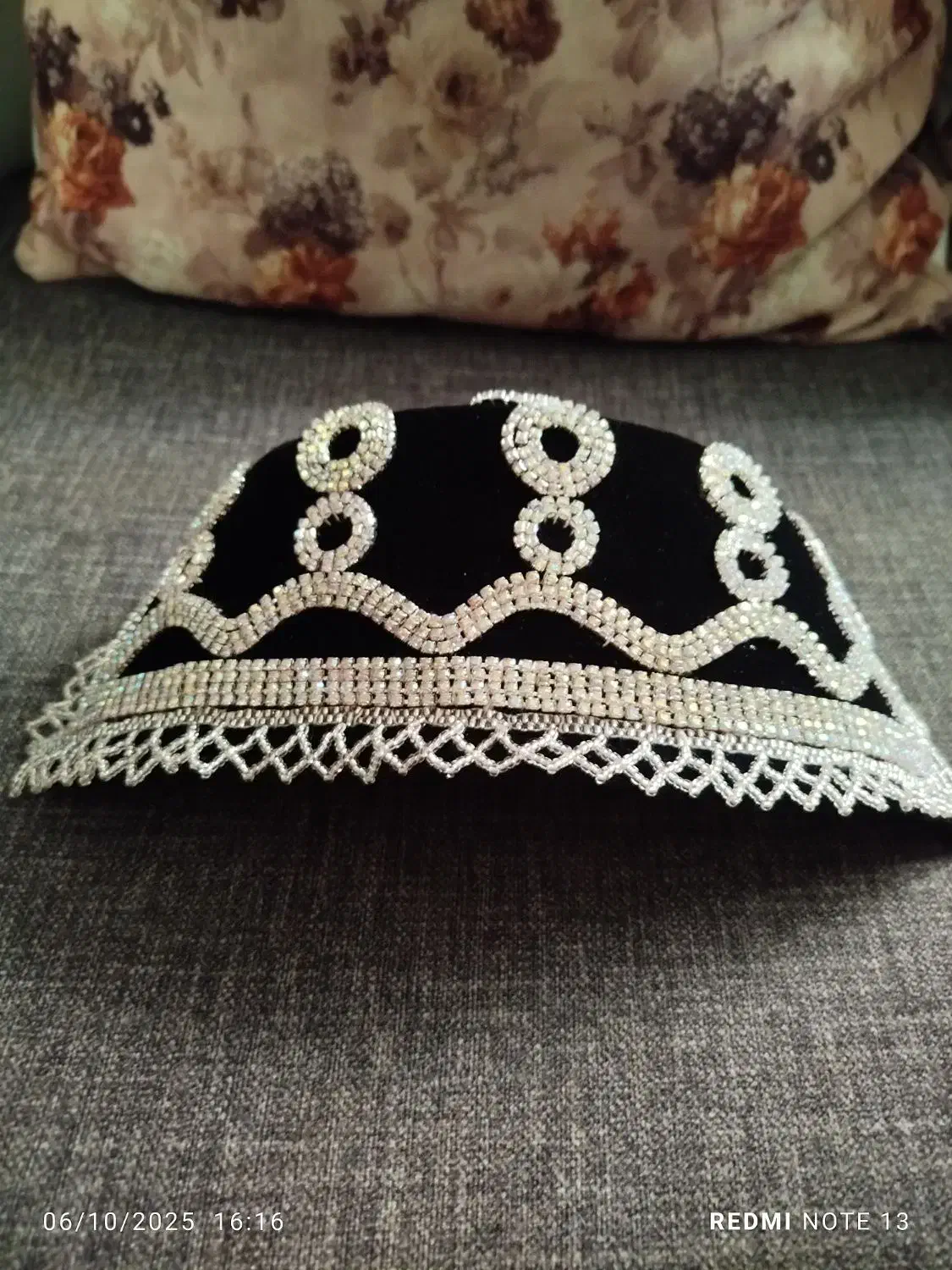 لچک|لباس|یاسوج, |دیوار