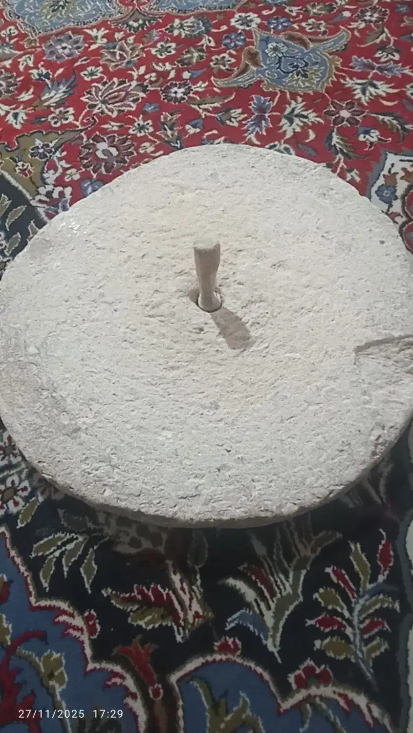 سنگ آسیاب /سنگ عتیقه / سنگ قدیمی /آسیاب دستی|کلکسیون اشیاء عتیقه|ملایر, |دیوار