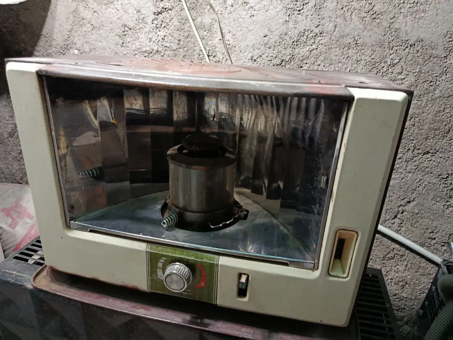 چراغ نفتی قدیمی|کلکسیون اشیاء عتیقه|بروجرد, |دیوار