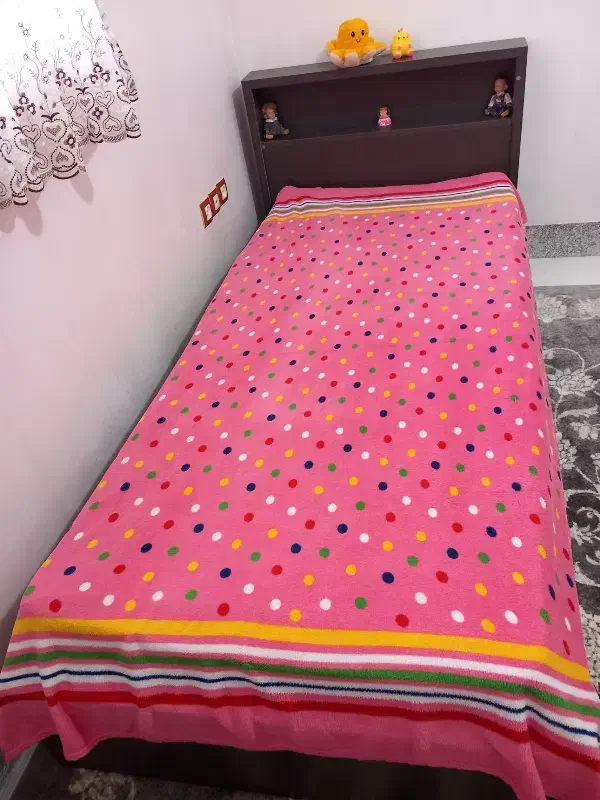 تخت خواب و کتابخانه و شلف و عروسک|اسباببازی بچه|نهاوند, |دیوار