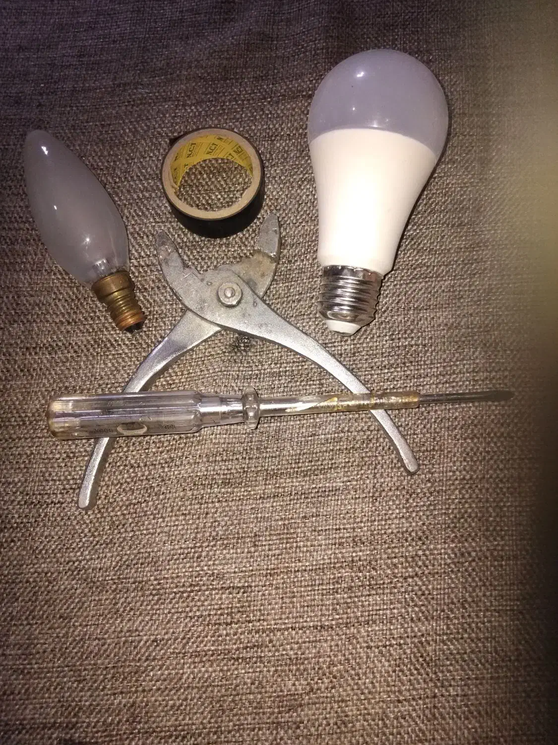 برقکار ساختمانی با سابقه ۴۰ ساله بام مدرک فنی|خدمات پیشه و مهارت|وحیدیه, |دیوار