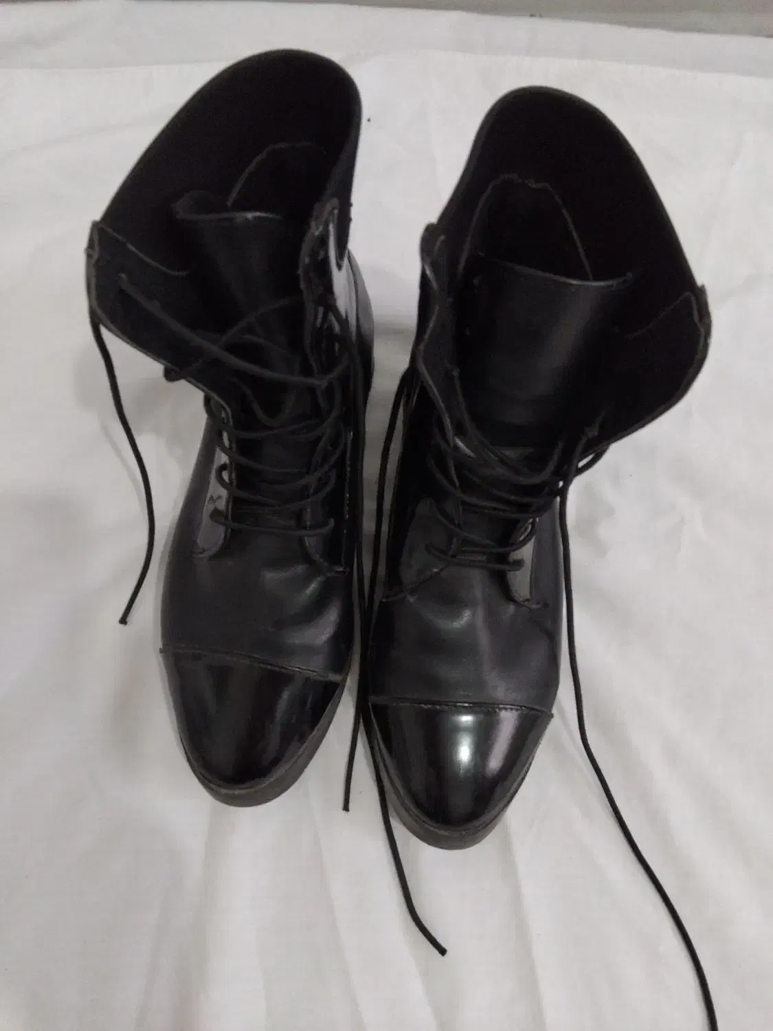 بوت زنانه مشکی چرم بنددار|کیف، کفش، کمربند|باغستان, |دیوار