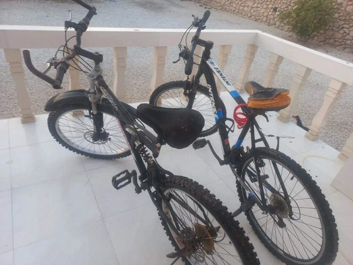 دوتا دوچرخه ۲۶|دوچرخه، اسکیت، اسکوتر|اهرم, |دیوار