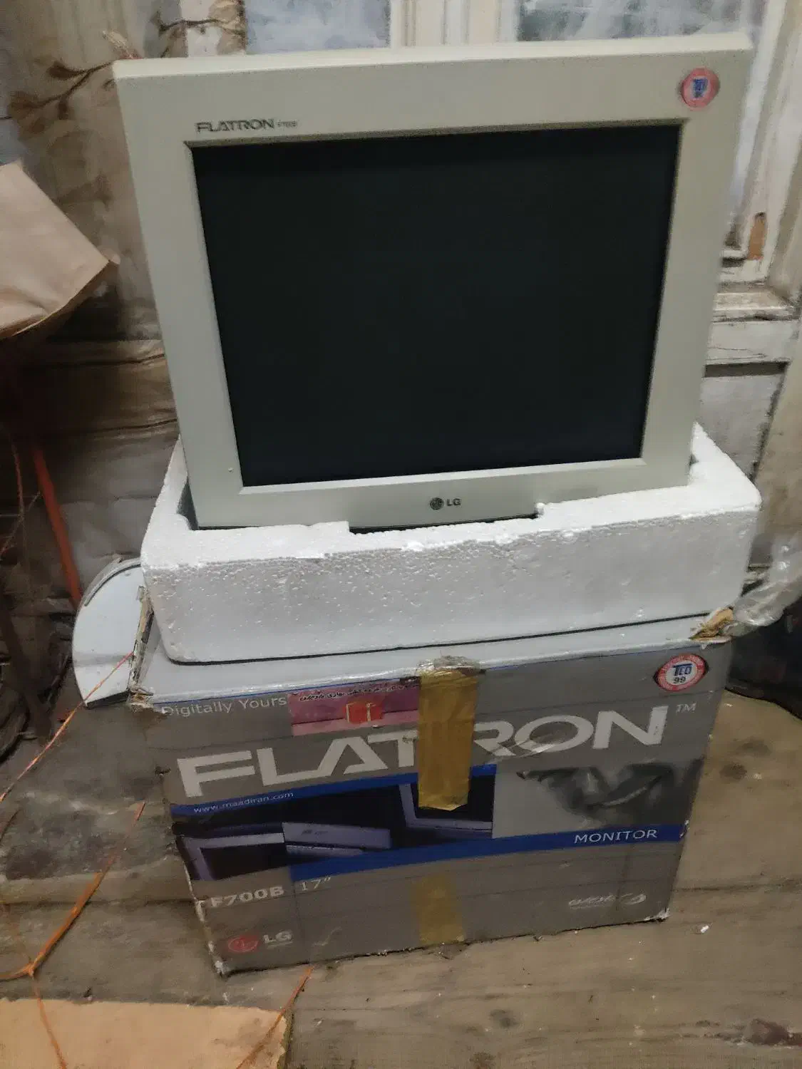 یکعددمونیتور‌الجی|رایانه رومیزی|رشت, سعدی (تختی)|دیوار