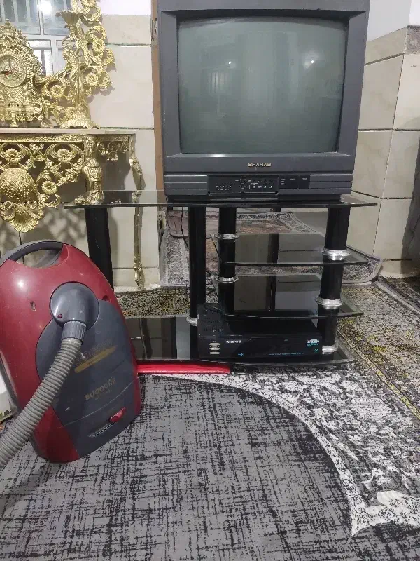 تلویزیون رنگی قدیمی.|تلویزیون و پروژکتور|کرمان, |دیوار