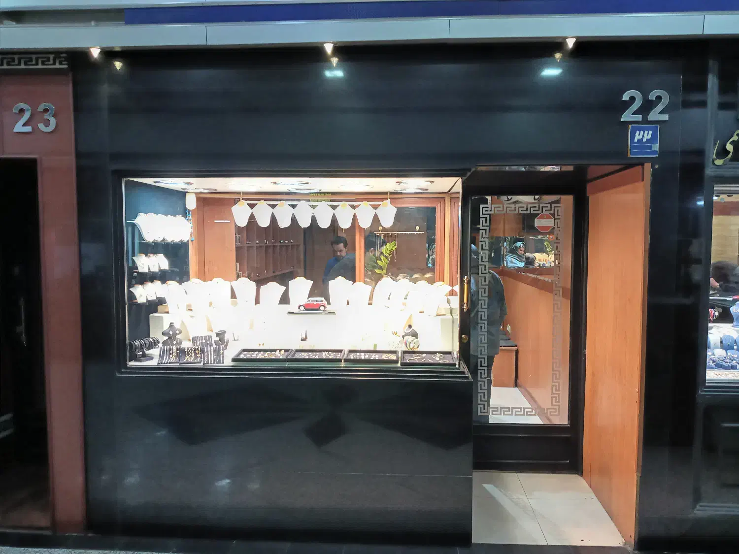 فروش طلا و جواهری با بالکن|فروش مغازه و غرفه|تهران, صادقیه|دیوار