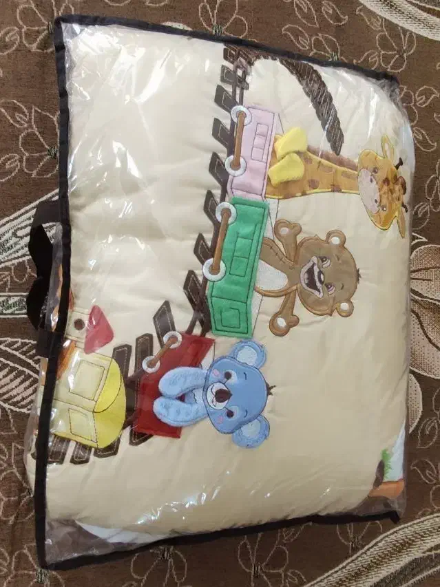 قنداق فرنگی و سرویس خواب نوزاد|اسباب و اثاث بچه|فولادشهر, A4|دیوار