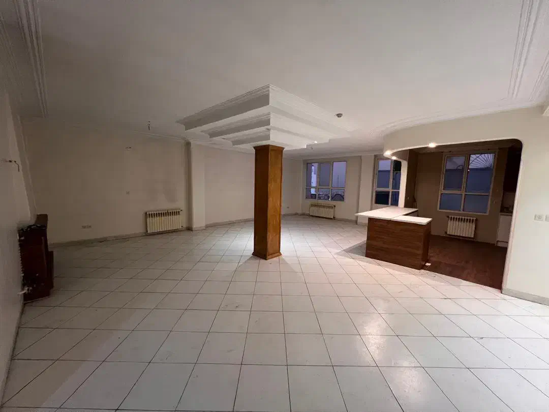 ۱۵۲ متر ۳ خواب بالای کاج غرق در نور