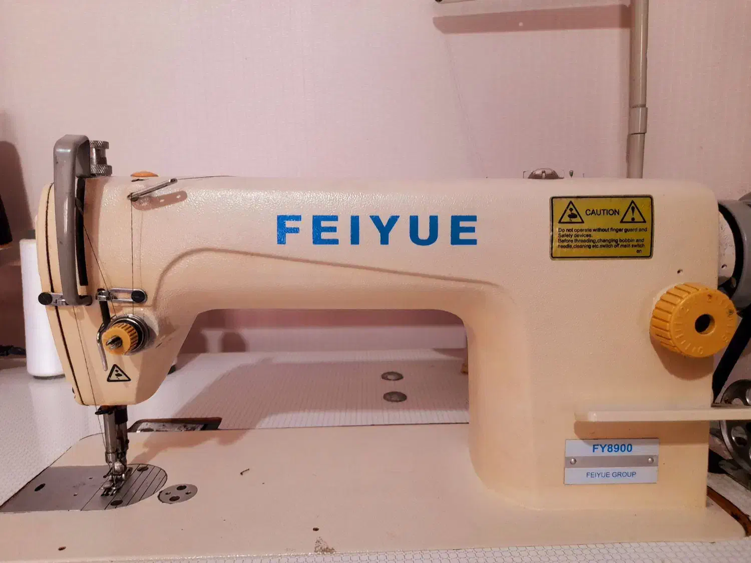 چرخ صنعتی راسته دوز موتور بزرگ|چرخ خیاطی و ریسندگی|رشت, منظریه|دیوار