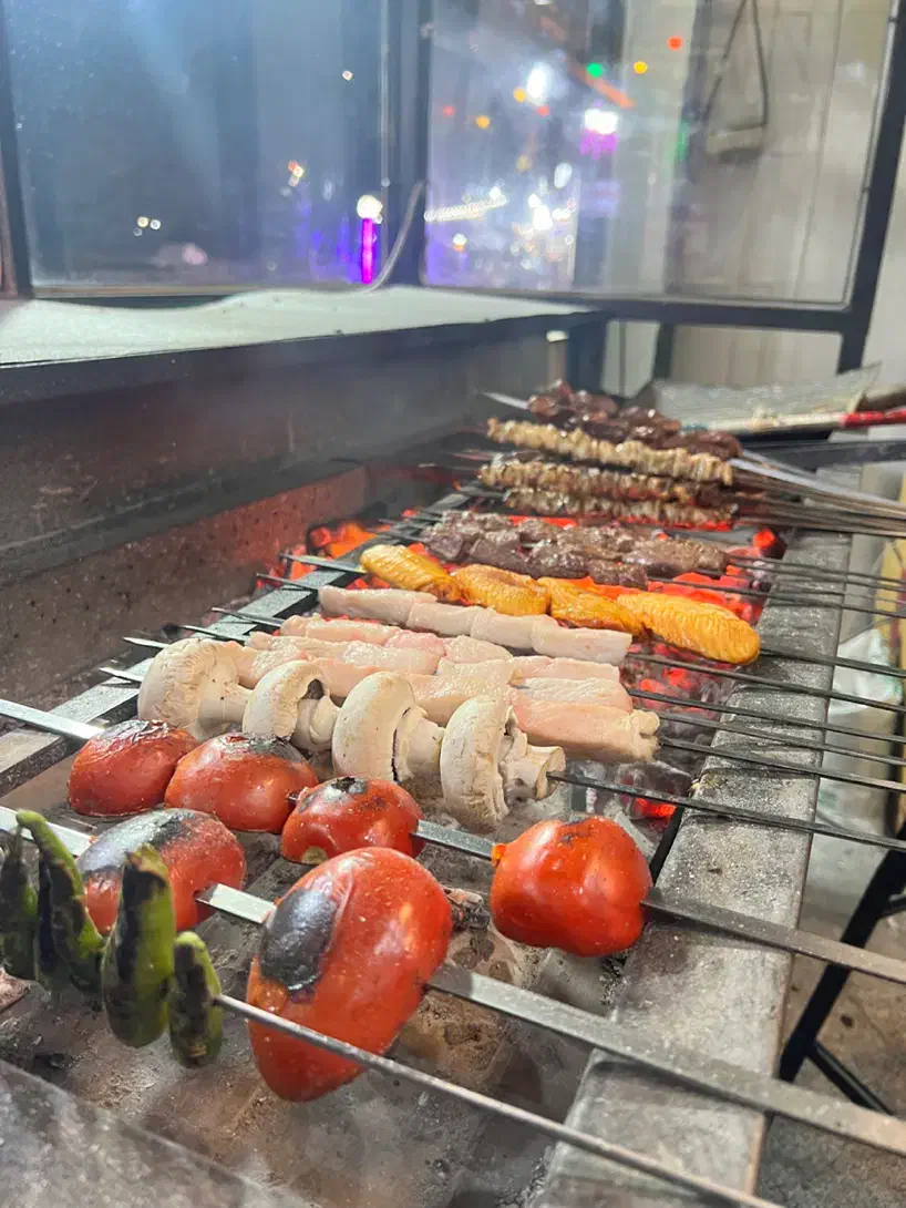 سالنکار اقا یا خانم سن زیر ۲۵سال|استخدام خدمات فروشگاه و رستوران|زنجان, |دیوار