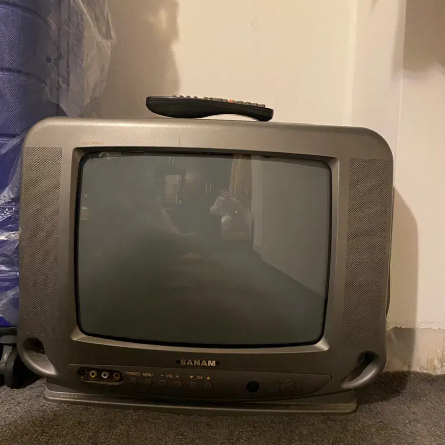 تلویزیون صنام ۱۴ اینچ سالم همراه گیرنده دیجیتال|تلویزیون و پروژکتور|رشت, خمیران زاهدان|دیوار