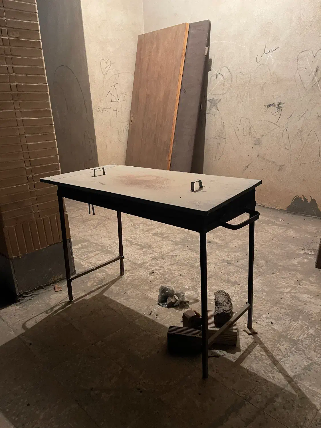 منقل اهنی بزرگ درب دار|صنایع دستی و سایر لوازم تزئینی|دزفول, |دیوار