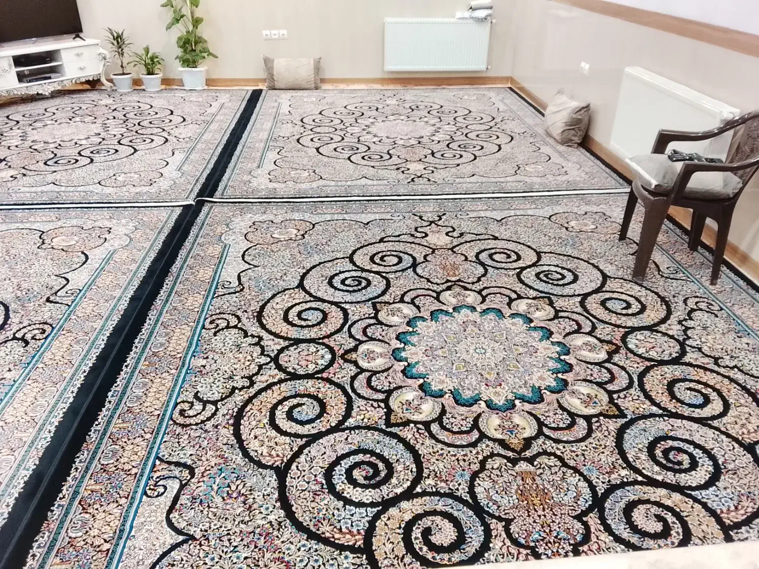 فروش قالی کم کار و بی عیب|فرش|بانه, |دیوار