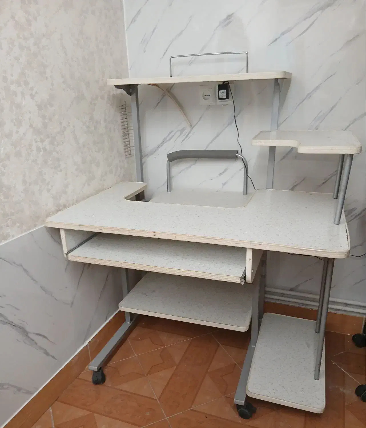 میز کامپیوتر  و میز تحریر|میز تحریر و کامپیوتر|اصفهان, سرشبادران|دیوار