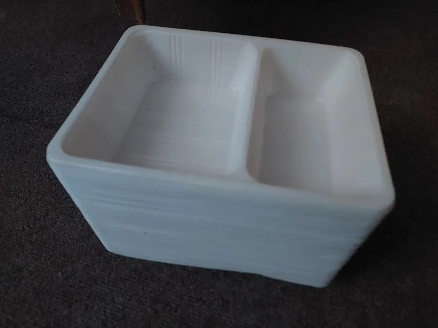 ظروف یکبار مصرف|ظروف نگهدارنده، پلاستیکی، یکبارمصرف|مهاجران, |دیوار