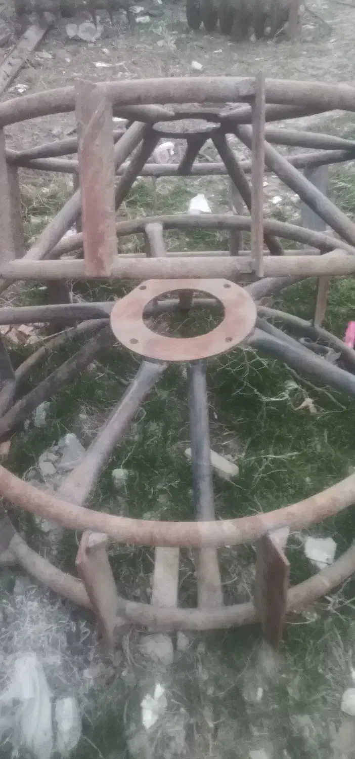 چرخ آهنی|ماشین‌آلات صنعتی|نگین شهر, |دیوار