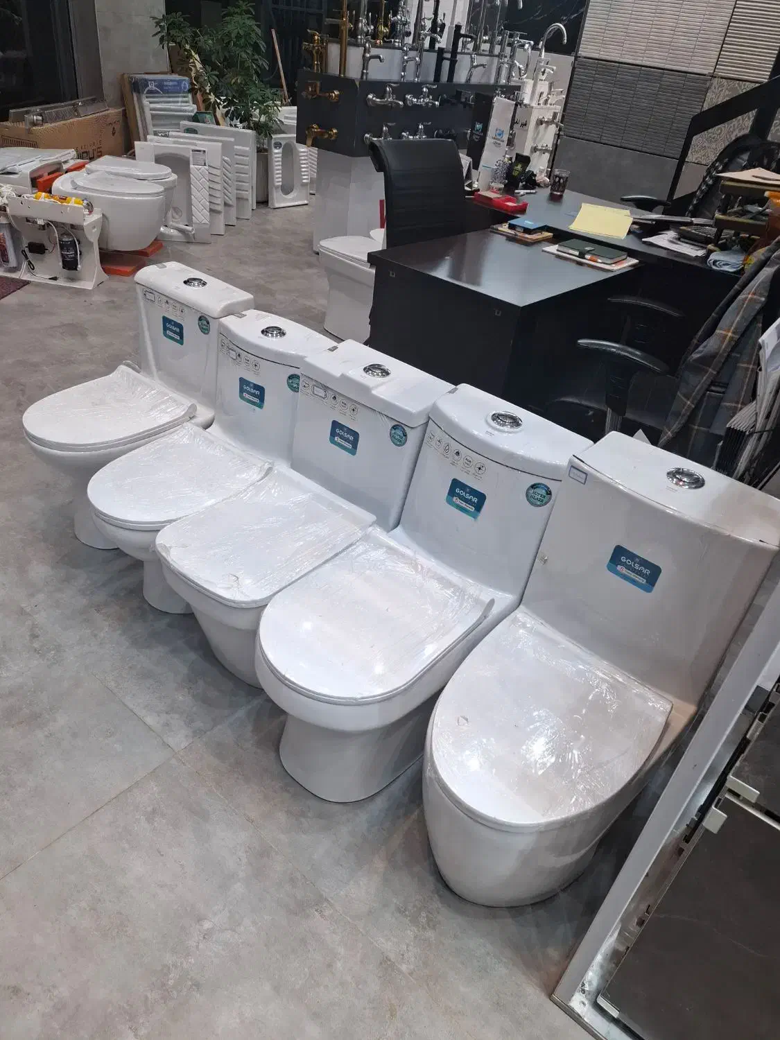 توالت فرنگی و والهنگ و سنگ توالت ایرانی|لوازم سرویس بهداشتی|سیاهکل, |دیوار