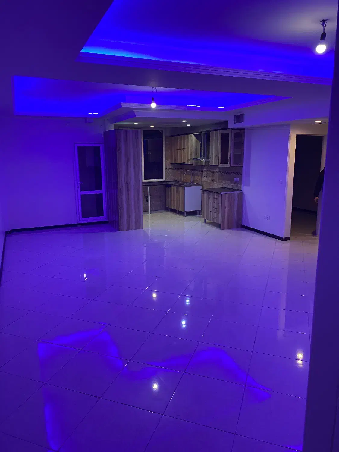 میدان ملت ۱۰۵متری ۲خوابه فول امکانات