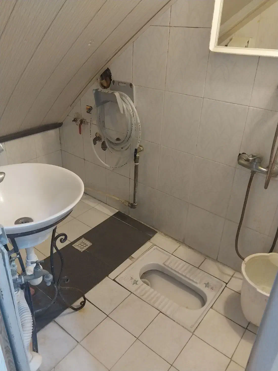 ۱۷متر مغازه زیر پله با ۱۲ متر بالکن همراه با سرویس|اجارهٔ مغازه و غرفه|تهران, زنجان جنوبی|دیوار