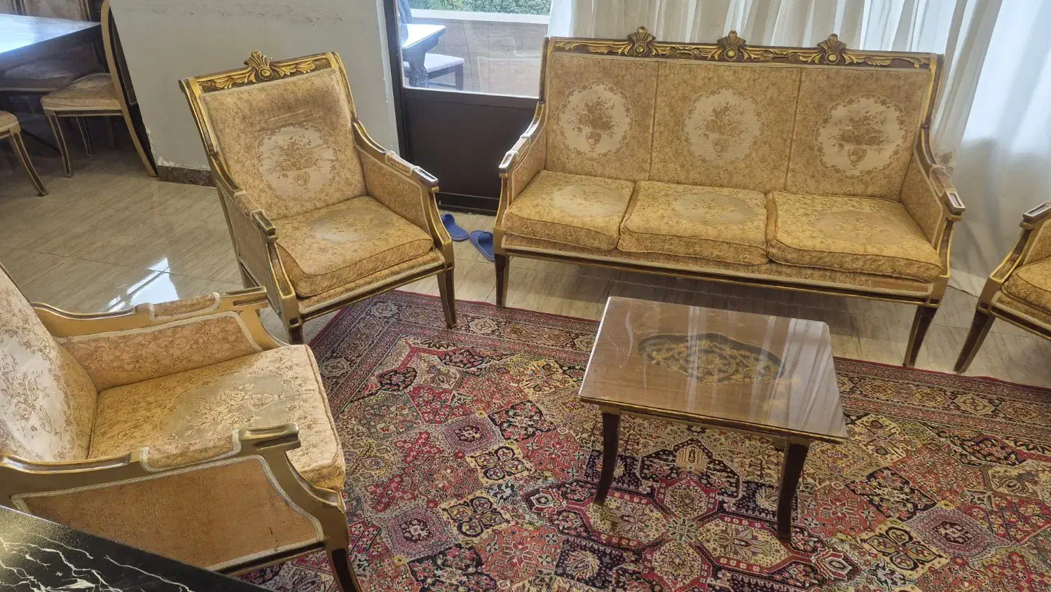 مبل و میز نهار خوری استیل|مبلمان خانگی و میز عسلی|رشت, لاکان|دیوار