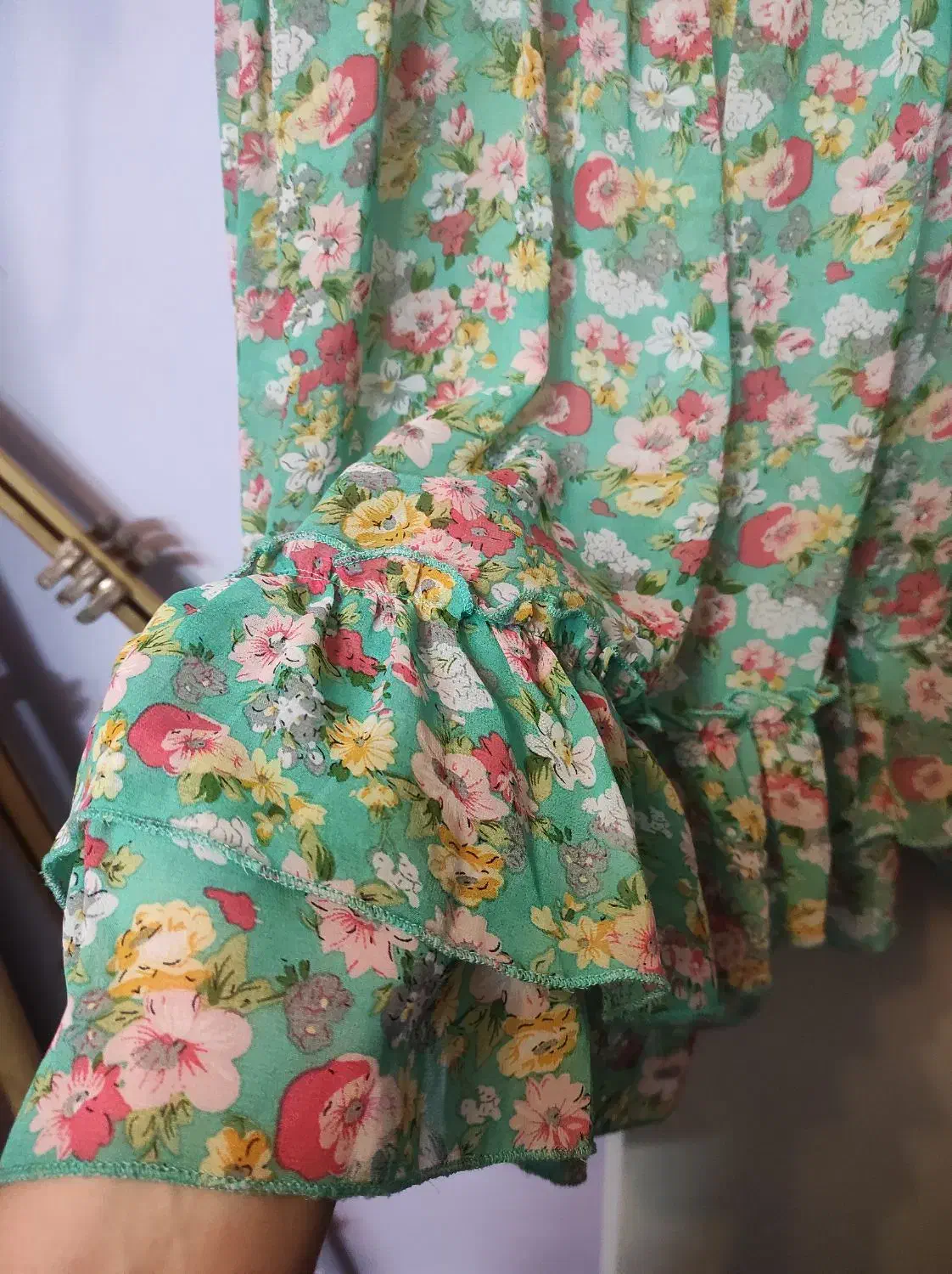 لباس|لباس|مشهد, تربیت (صدف)|دیوار