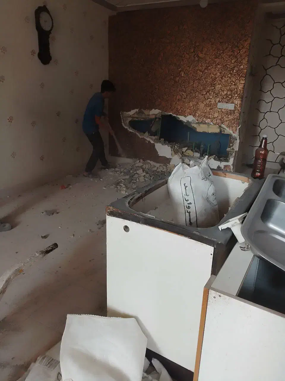 تخریب ساختمانی با بنایی با ابزار کامل|خدمات پیشه و مهارت|بندرعباس, |دیوار