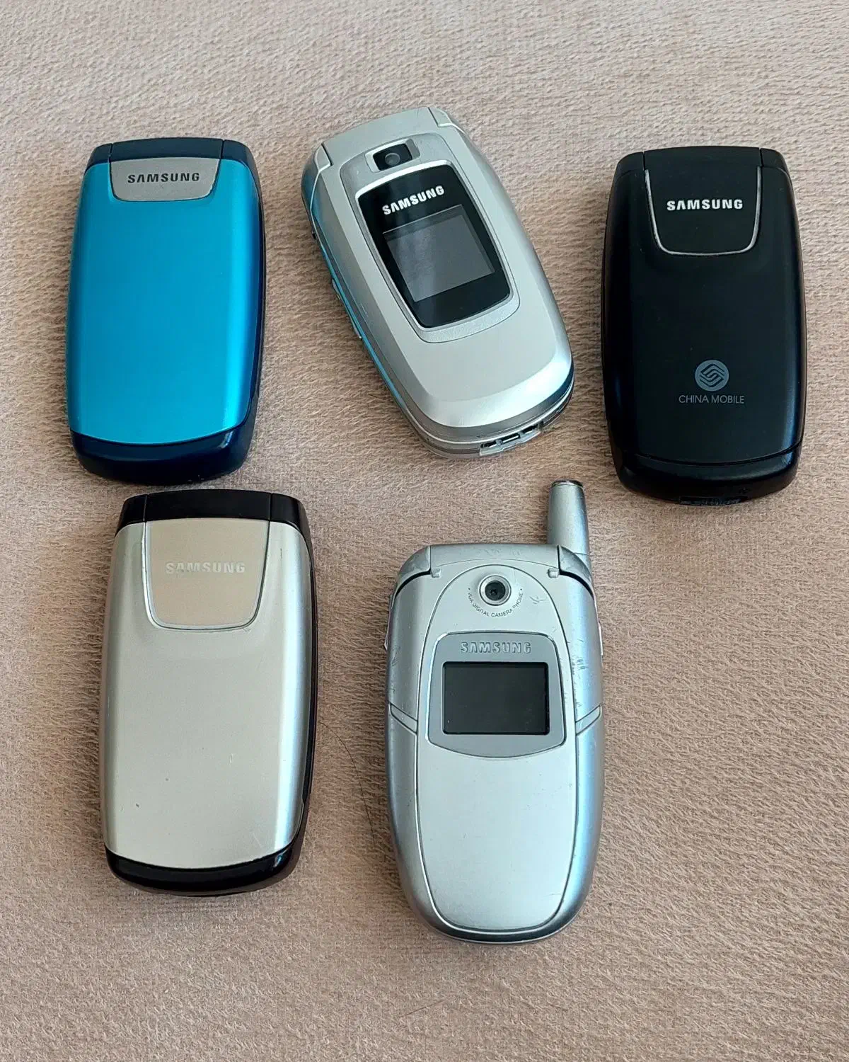 گوشی تاشو|موبایل|هشتگرد, شهرک اداری|دیوار