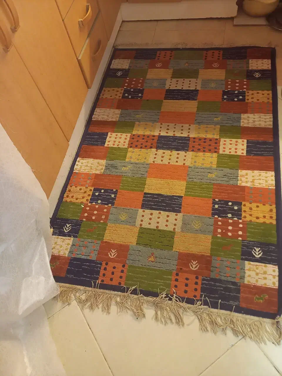 یک تخته فرش ماشینی سالم و تمیز|فرش|کیش, |دیوار