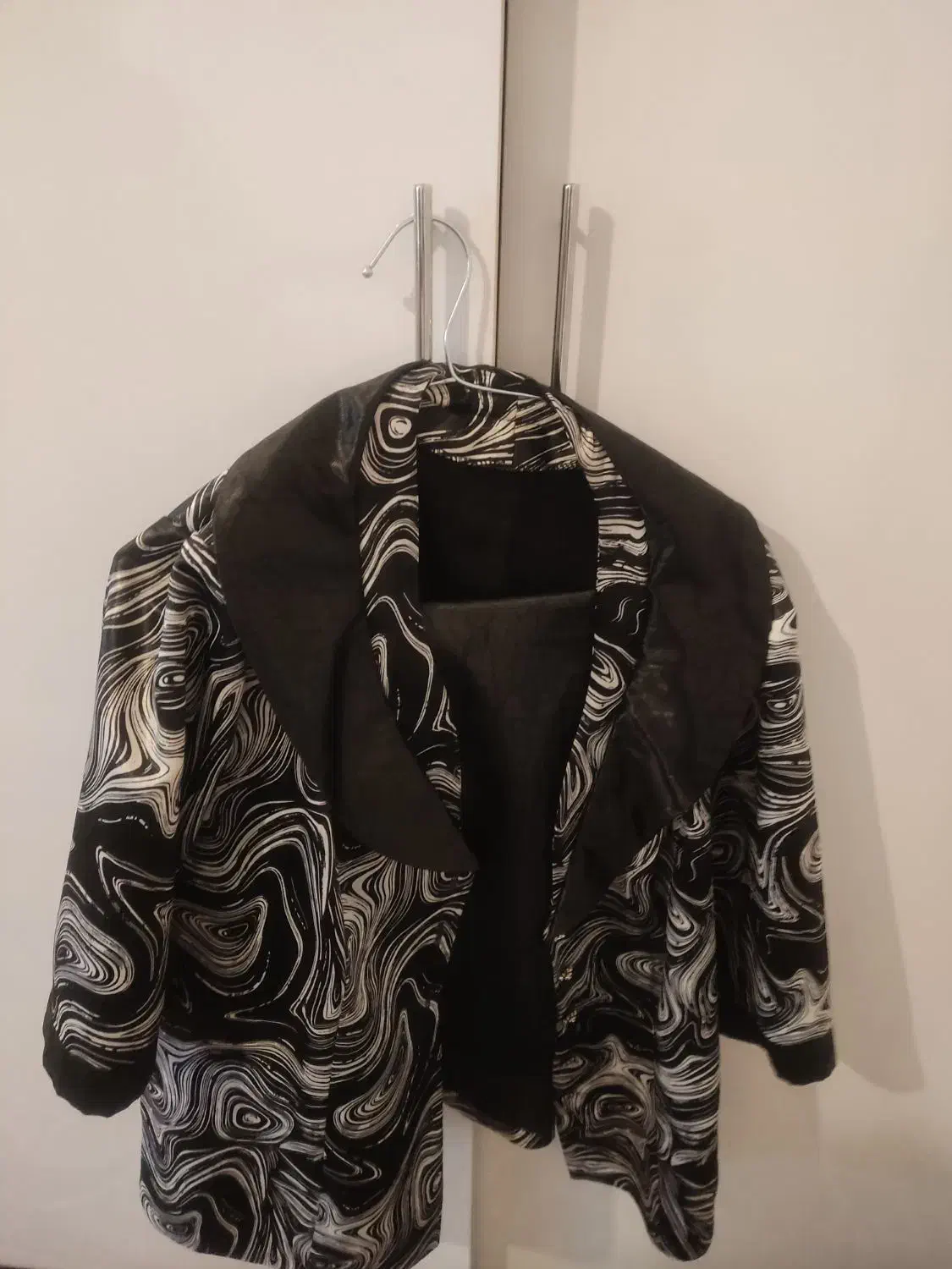 کت دامن|لباس|گلبهار, شهر جدید گلبهار|دیوار