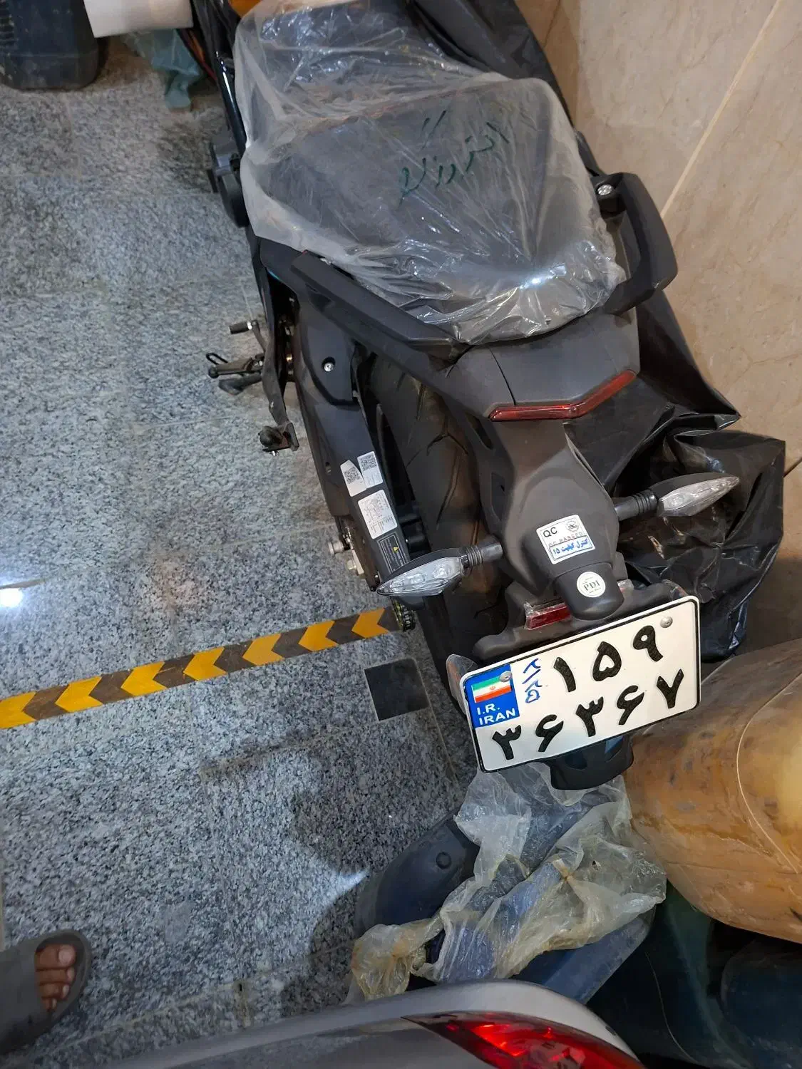 بنلی دو سیلندر طلایی ۴۰۳ صفر|موتورسیکلت|تهران, خواجه نظام الملک|دیوار