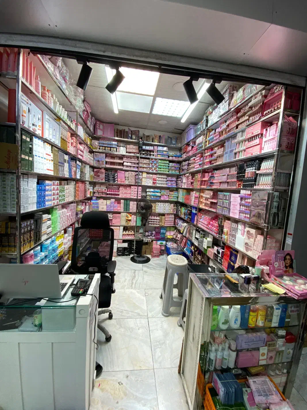 نیروی کارمند بازار ۱۵خرداد|استخدام خدمات فروشگاه و رستوران|تهران, بازار|دیوار