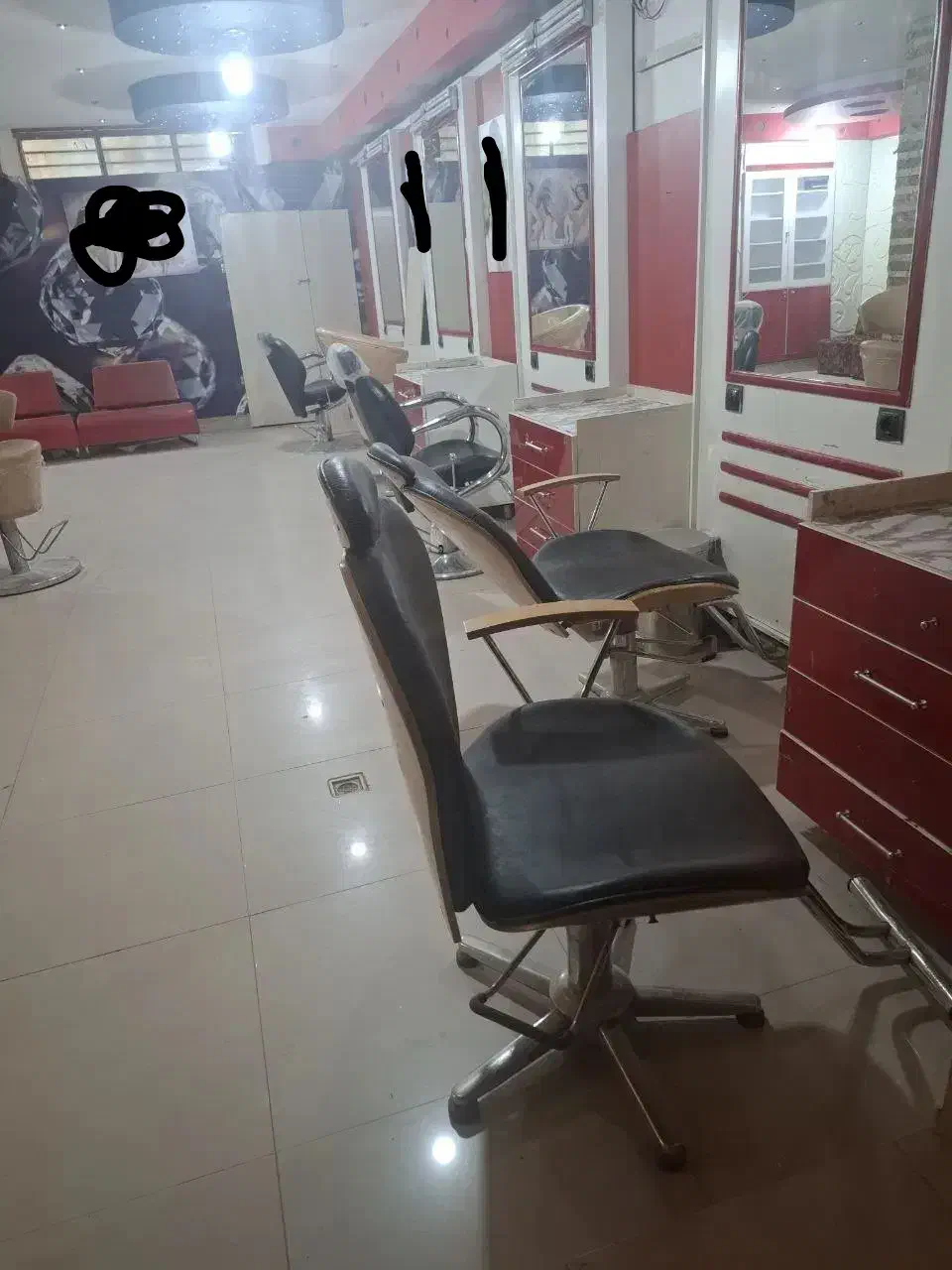 تمامی لوازم آرایشگاه به فروش میرسد|آرایشگاه و سالنهای زیبایی|زاهدان, |دیوار