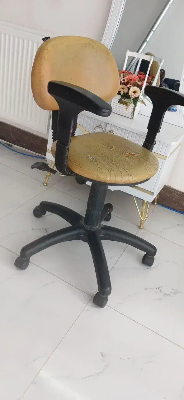 صندلی اداری سالم|میز تحریر و کامپیوتر|پیر بکران, |دیوار