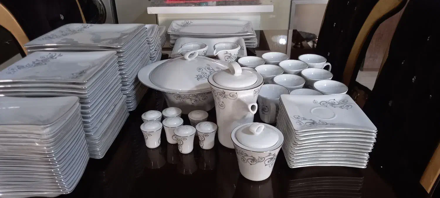 سرویس  چینی ۱۸ نفره زرین|ظروف سرو و پذیرایی|بروجرد, |دیوار