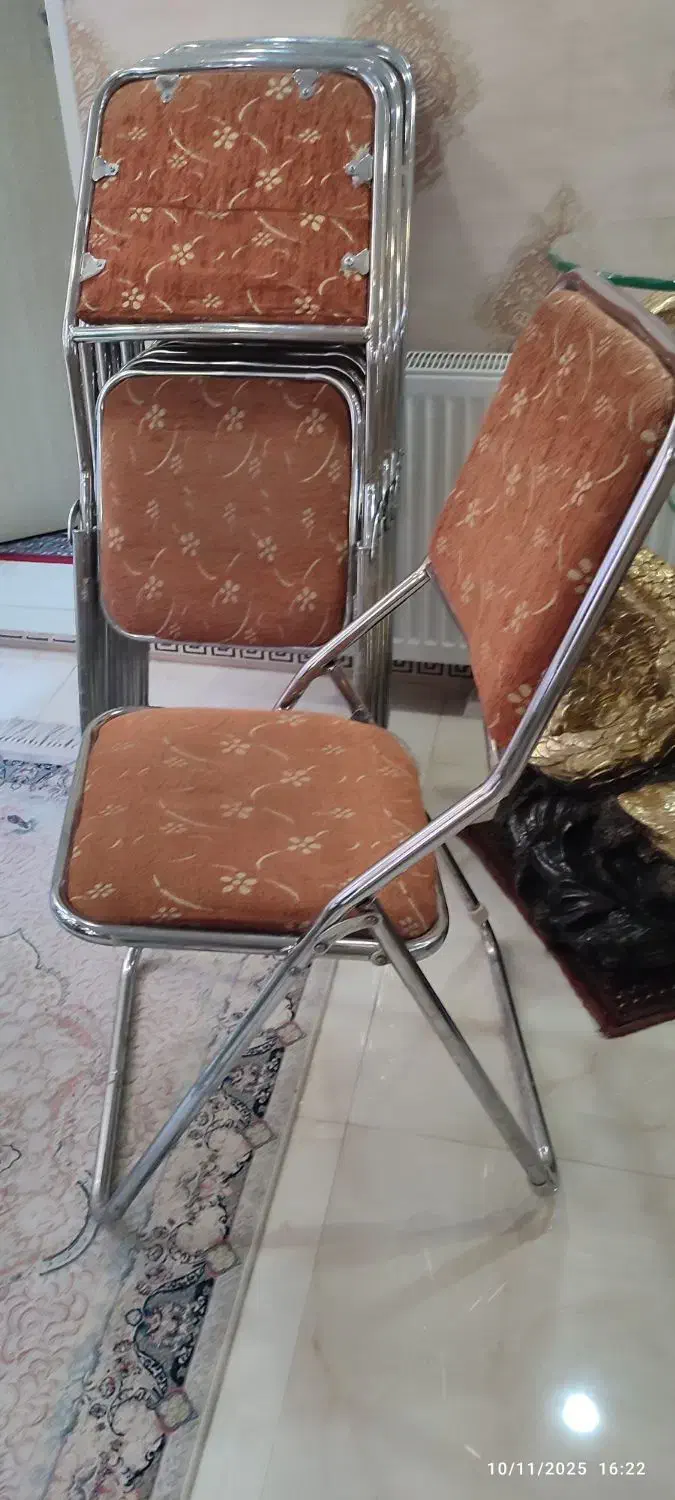 ۷ عدد صندلی تاشو زیبا ، محکم و سالم|صندلی و نیمکت|کرج, عظیمیه|دیوار