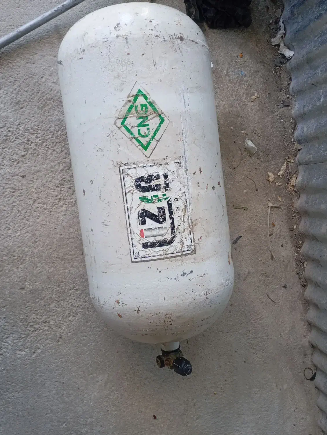 یک عدد کپسول گاز دوگانه|کلکسیون اشیاء عتیقه|دهدشت, |دیوار