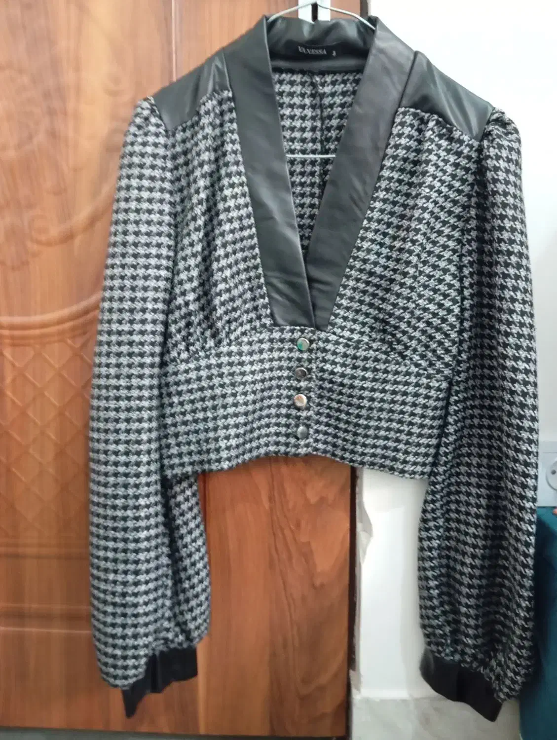 بلوز نو|لباس|تربت جام, باغ سنگان سفلی|دیوار