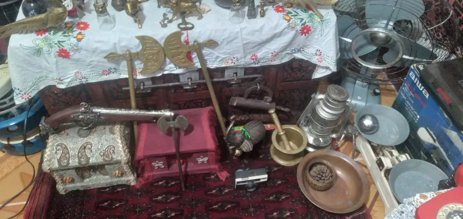 ۸۰ قلم وسایل مسی وبرنجی وچینی قدیمی عتیقه فروش کلی|کلکسیون اشیاء عتیقه|گرگان, |دیوار