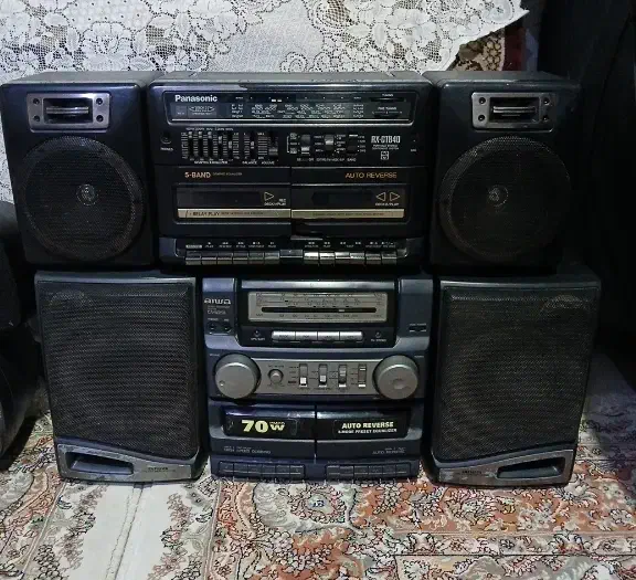 دو عدد رادیو ضبط Panasonic و aiwa|سیستم صوتی خانگی|اندیشه, اندیشه فاز ۱|دیوار