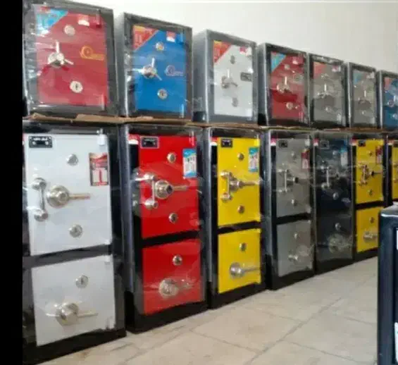 گاو صندوق تمام چک اندازه متوسط|ابزارآلات|تربتحیدریه, بوستان باغ ملی|دیوار