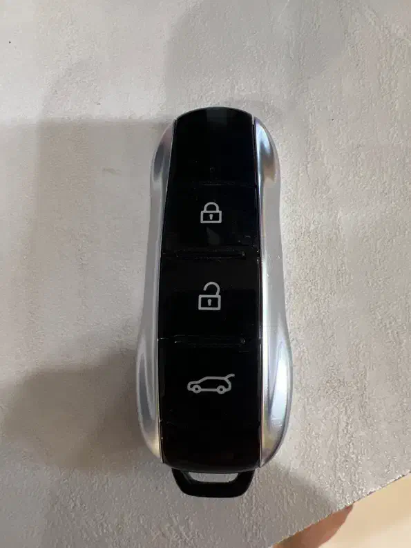 یک عدد ریموت ماشین گم کردم خ پروین حکیم شفایی|اشیا|اصفهان, پروین|دیوار